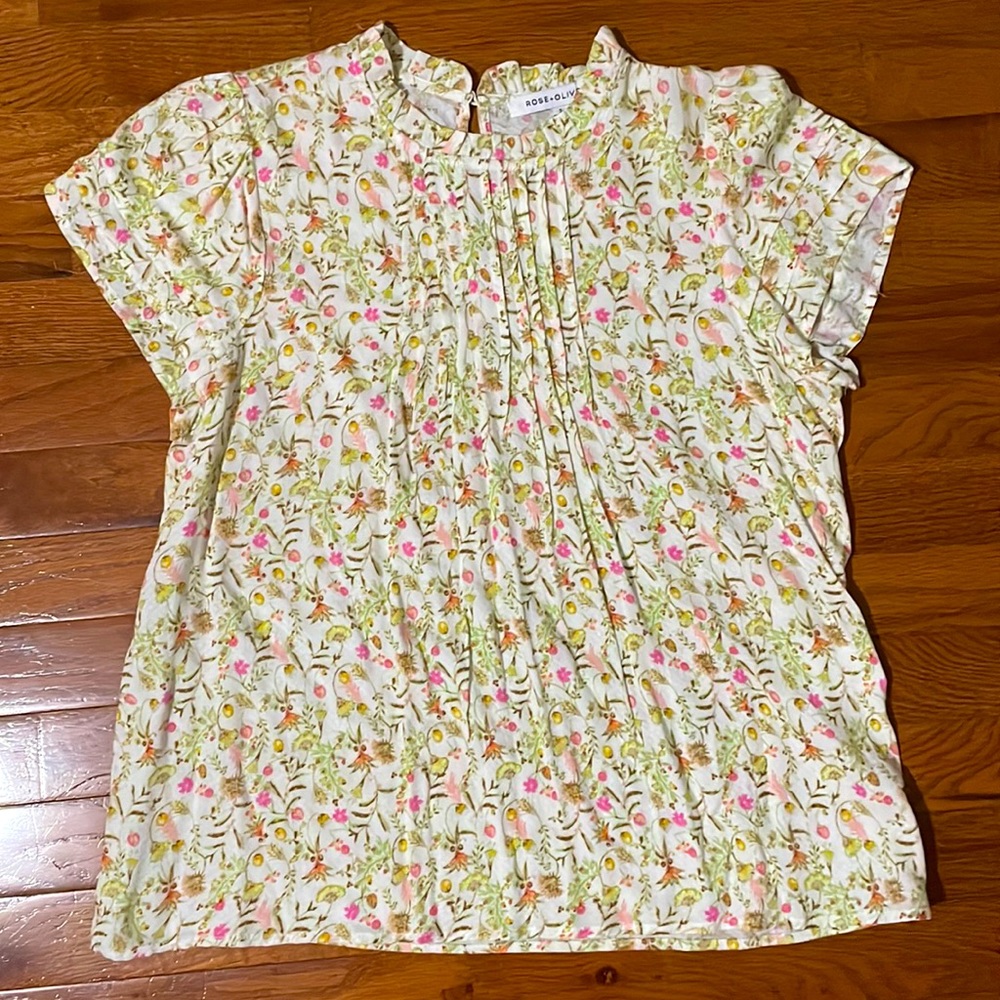 Keyhole back floral high neck blouse